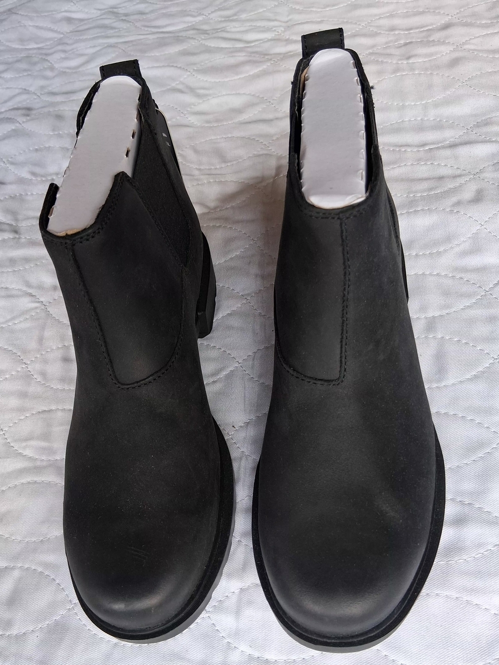 Sorel Emelie II Chelsea WP ankle boots come in sleek "Black, Sea Salt" Size 8